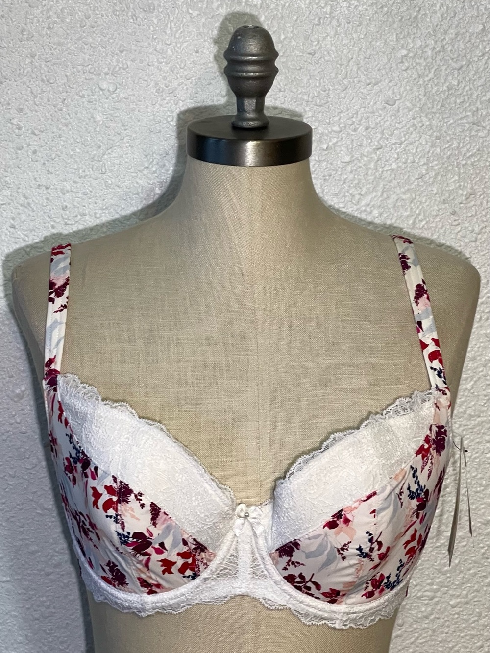 Bendon Floral Lace Underwire Bra in White and Red size 38D